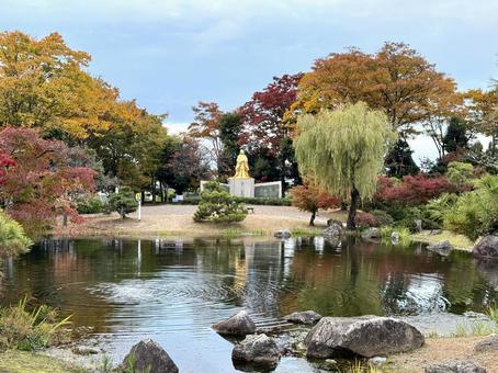 秋の夕方　福井県紫式部公園 夕方,夕暮れ,夕雲の写真素材