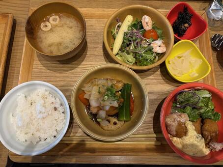 一汁三菜の定食イメージ 定食,ランチ,和食の写真素材