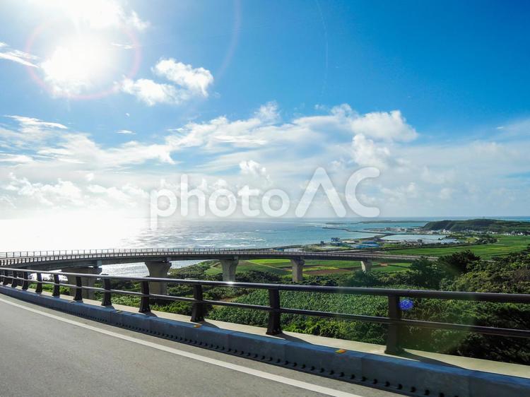 てぃーだ橋・つむぎ橋から沖縄久米島の絶景 比屋定バンタ,比屋定バンタ展望台,比屋定の写真素材