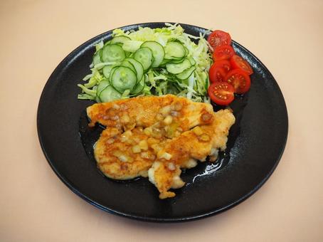 自家製・油淋鶏の野菜添え 油淋鶏,野菜,自家製の写真素材