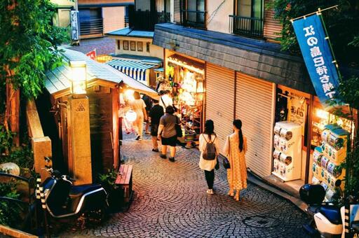 ノスタルジックな路地裏の写真