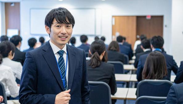 セミナー会場の男性 セミナー会場の男性の写真