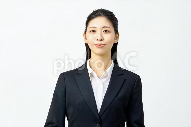 若い女性　ビジネス　正面　スーツ　仕事 ビジネスウーマン,女性,若いの写真素材