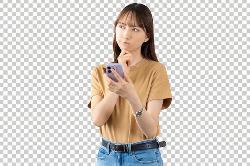 スマホを持って考える女性 背景透過PSD 女性,人物,スマホの写真素材