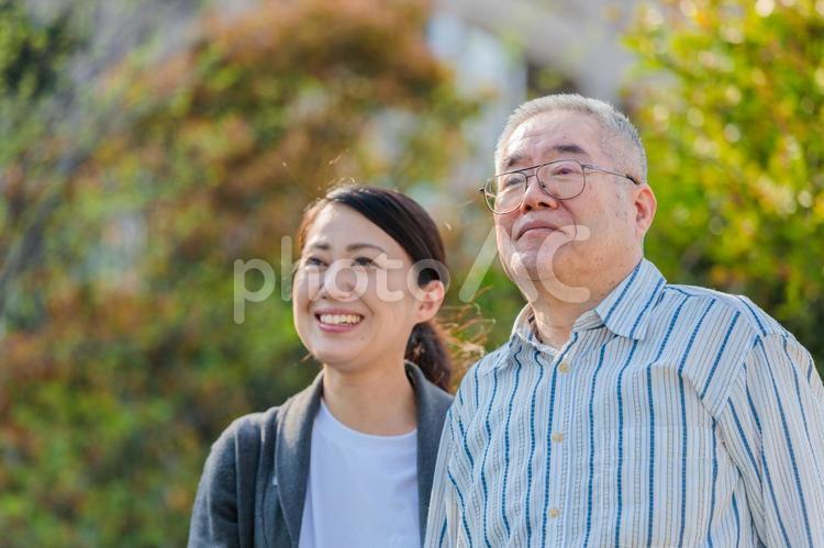 シニア男性と介護イメージ 高齢者,男性,ヘルパーの写真素材