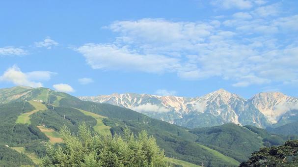 夏の朝の八方尾根と白馬連峰 夏の朝の八方尾根と白馬連峰の写真