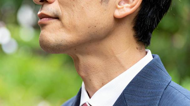 男性の首元アップ _喉仏_日本人4 男性の首元アップ _喉仏_日本人4の写真