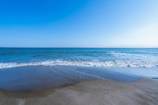 青い海と波打ち際の砂浜 海,海岸,海面の写真素材