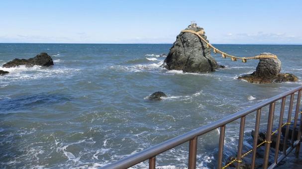 二見興玉神社 参道からの眺め 夫婦岩 二見興玉神社 参道からの眺め 夫婦岩 二見興玉神社,夫婦岩,神社の写真素材