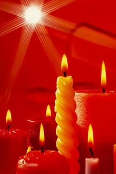 ローソクと炎2 ローソク,キャンドルライト,お祝いの写真素材