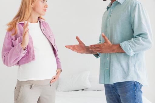 喧嘩している夫婦 喧嘩している夫婦の写真