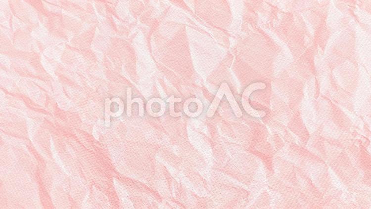桜色のしわくちゃな紙テクスチャ 紙,しわ,折り目の写真素材
