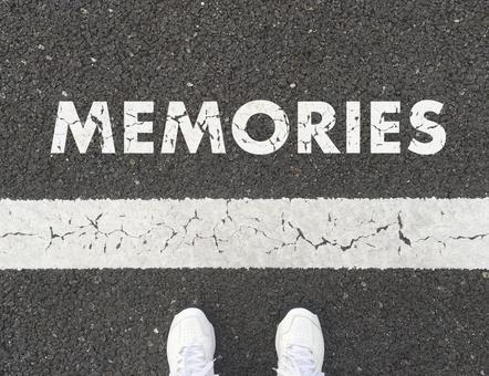 人足白線memories  道路,道のり,シンプルの写真素材