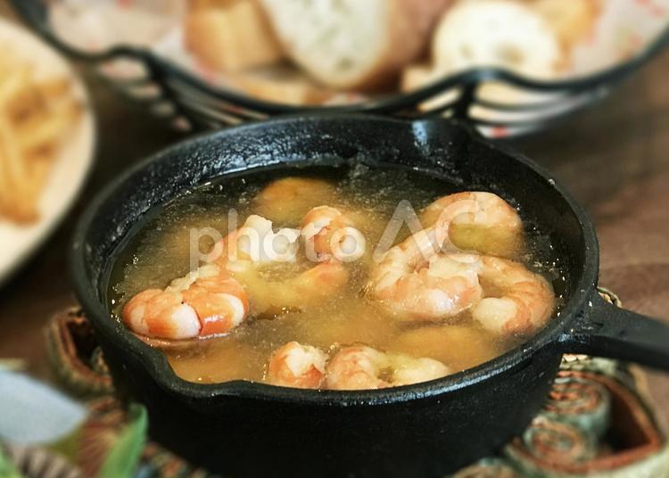 えびのアヒージョ アヒージョ,オイル煮,スキレットの写真素材