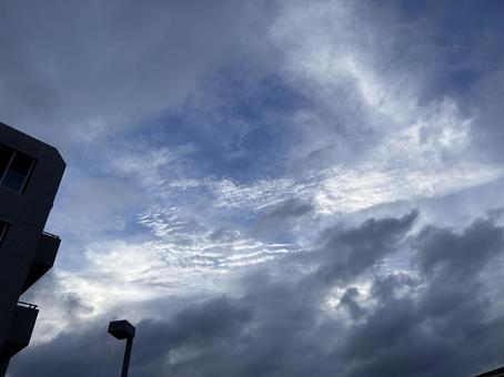 雲間から見える青空 雲間から見える青空 空,雲,青空の写真素材