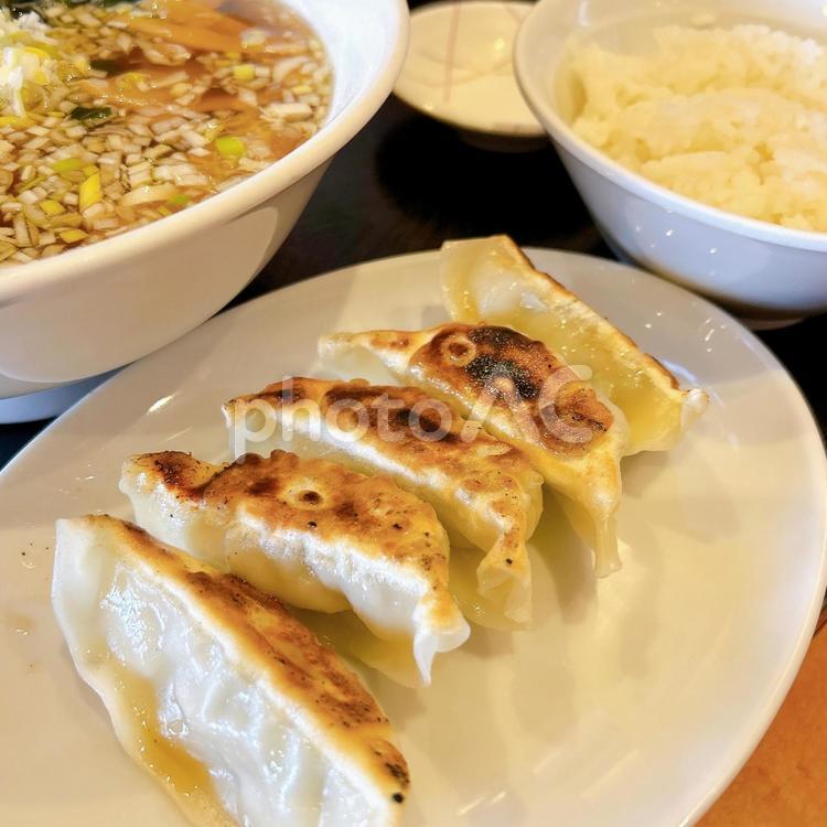 外食メニュー 焼きギョーザ,冷凍,中華料理の写真素材
