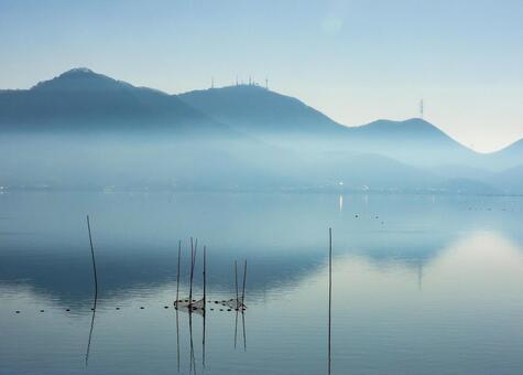 霧のかかる湖 湖,霧,朝もやの写真素材