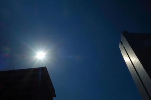 ビルと太陽 ビルと太陽の写真