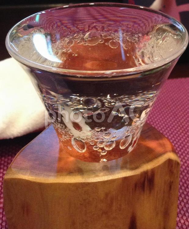 日本酒がなみなみ 日本酒,並々,なみなみの写真素材