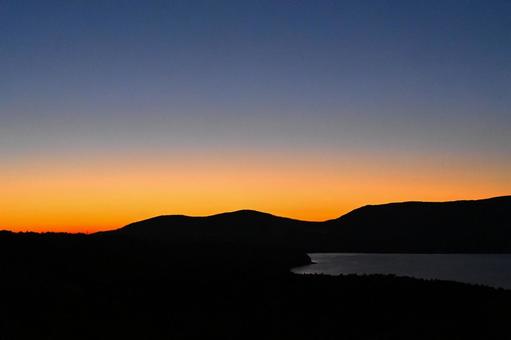 山中湖畔の夜明け 夜明け,朝焼け,日の出の写真素材