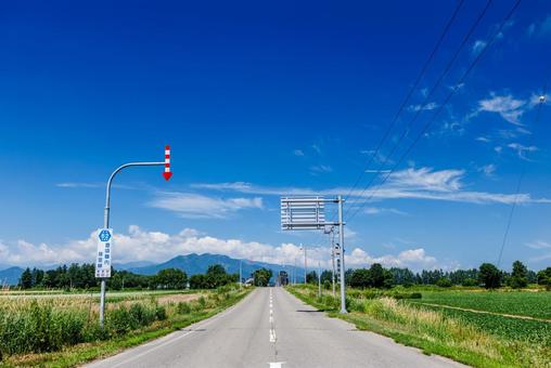 青空と一本道 青空と一本道 青空と一本道,道,直線の写真素材