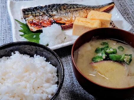 ご飯　味噌汁　焼き魚　② ご飯,食事,焼き魚の写真素材