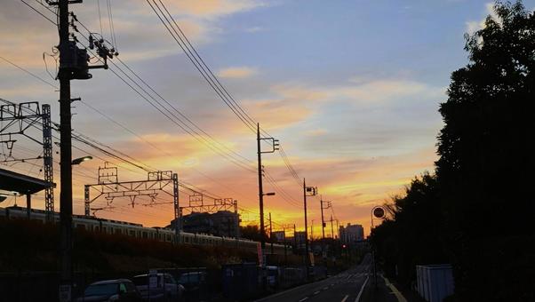 朝焼けと電車 朝焼けと電車の写真