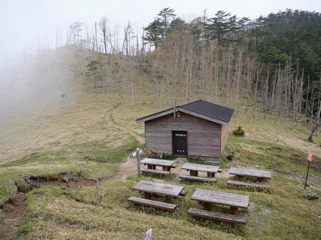 破風山避難小屋 破風山避難小屋 甲武信ヶ岳,破風山,西沢渓谷の写真素材