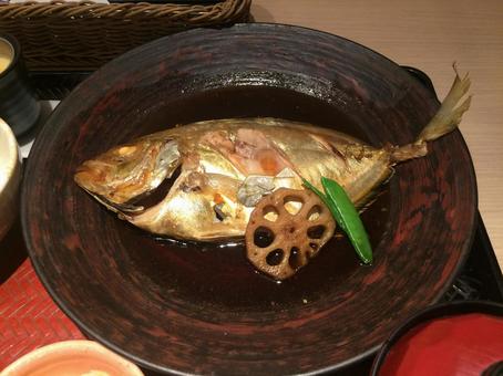 カイワリの煮つけとレンコン・さやえんどう ヒラアジ,カイワリ,魚の写真素材