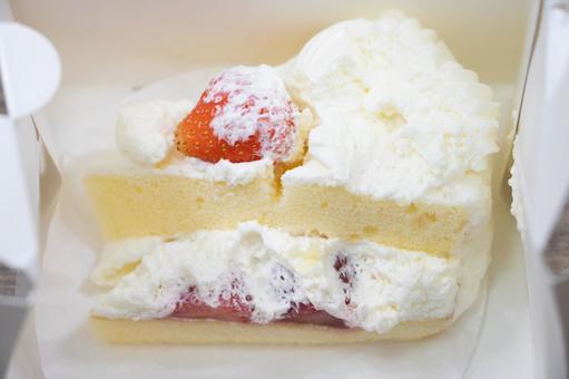 崩れたケーキ 崩れたケーキの写真