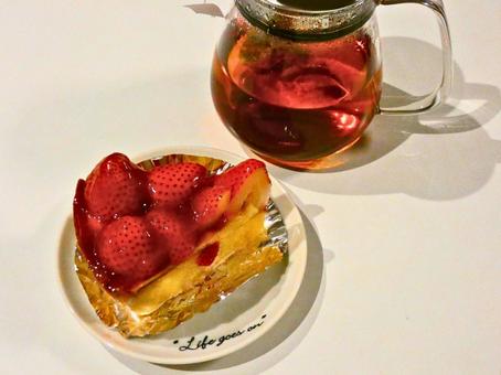 Photo, strawberry tart, cake, black tea, 
