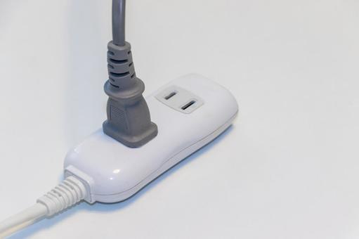電源タップに差し込まれたプラグ 電源タップに差し込まれたプラグ,電源タップ,プラグの写真素材