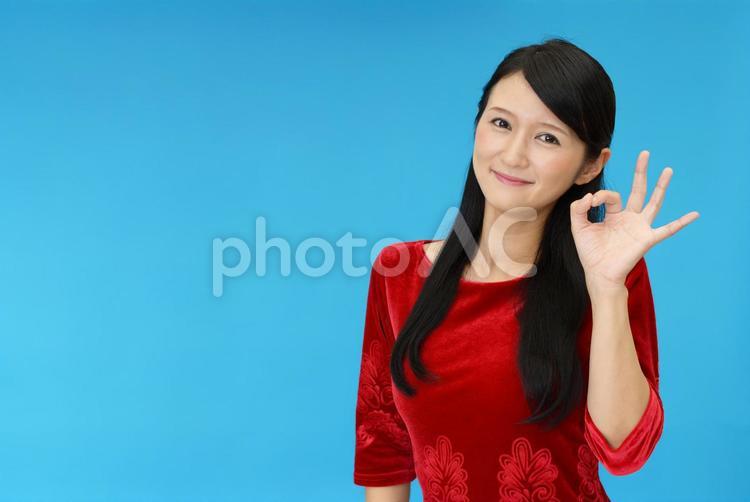 OKサインを出す笑顔の女性 女性,笑顔,女の写真素材