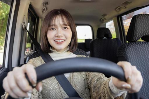 若い女性 運転 若い女性 運転 女性,ドライブ,運転の写真素材