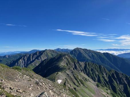 赤石岳山頂からの景色1 赤石岳山頂からの景色1の写真