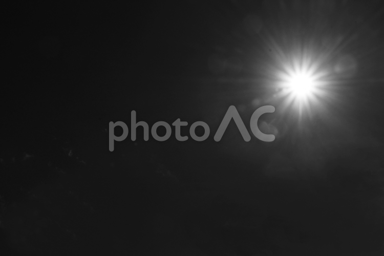太陽の光（スクリーン使用推奨） 太陽,光,まぶしいの写真素材