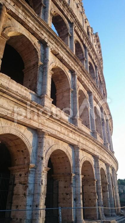 イタリア　ローマ　コロッセオの夕景 colosseo,italia,romeの写真素材