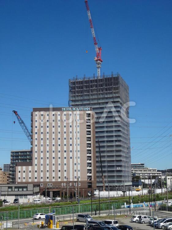 小田急海老名駅近くに建設中のマンション 小田急,海老名,海老名駅の写真素材