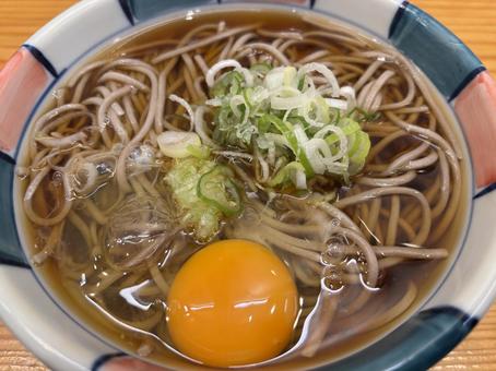 月見そば 月見そば そば,卵,玉子の写真素材