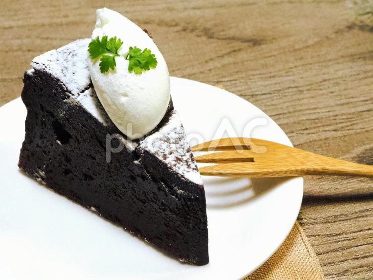 ガトーショコとフォーク ガトーショコラ,チョコレートケーキ,ケーキの写真素材