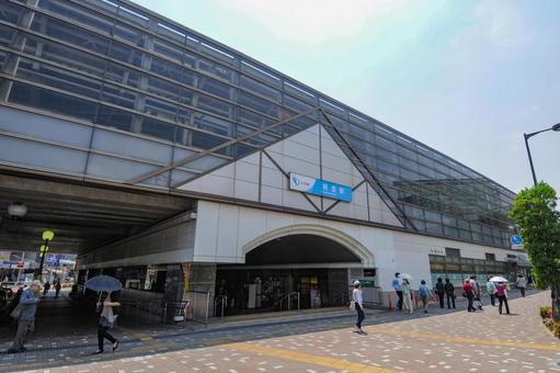 小田急線経堂駅の前の写真
