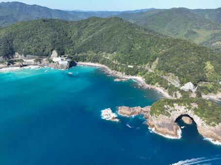 徳島県美波町　恵比須洞と大浜海岸 恵比須洞,洞窟,洞穴の写真素材