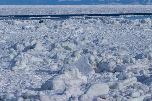 流氷が流れ着いたオホーツク海 流氷が流れ着いたオホーツク海 流氷原,流氷,氷原の写真素材