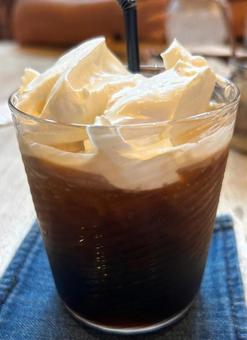 たっぷりクリームアイスコーヒー たっぷりクリームアイスコーヒー アイスコーヒー,ウインナーコーヒー,生クリームの写真素材
