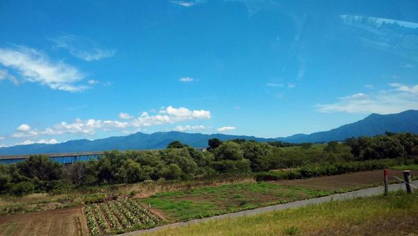 春の畑と山々 晴れ,山,畑の写真素材