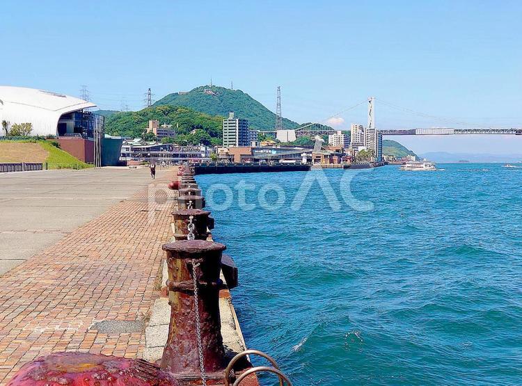 海 海,岸壁,関門橋の写真素材