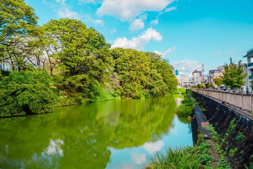 【山形】山形駅の周辺 山形城跡 【山形】山形駅の周辺 山形城跡 山形,晴天,青空の写真素材