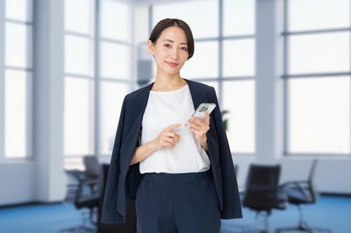 中堅・管理職層の女性 ビジネス,オフィス,働く女性の写真素材