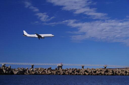 飛行機と青空 飛行機,旅客機,航空機の写真素材