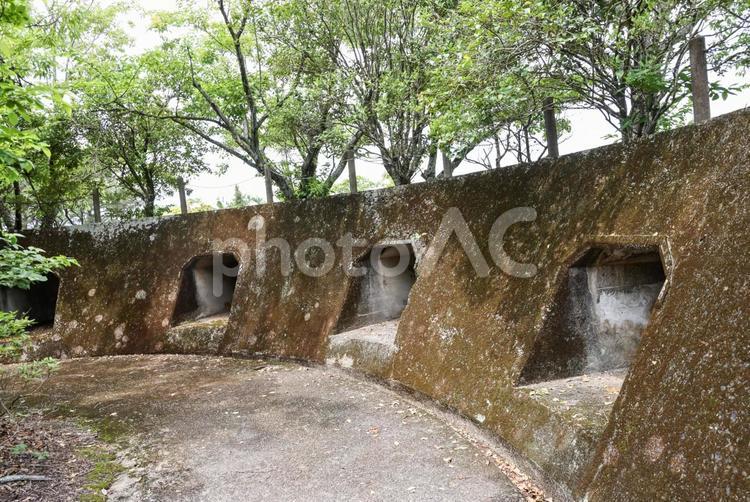 田島岳高射砲台跡　弾薬庫 旧佐世保海軍警備隊,田島岳高射砲台跡,海軍防備隊の写真素材